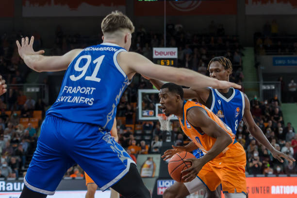 在禁区内冷 在禁区内冷